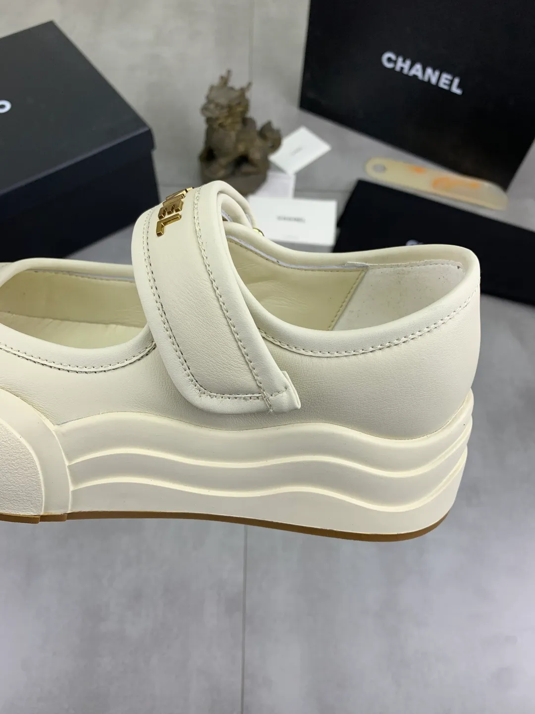 Men's men's shoes 💰P562 new high quality Chanel 25k spring counter new top quality [proud] This boot is really a lucky star for small people, thick sole 5cma more refined rhombus, slim legs, the key is very comfortable upper foot: imported cowhide lining: sheepskin lining outsole: genuine molded tpu outsole ~ 5cm heel height Color: 3️⃣ colors available Size: 35-40 (41 made to order, non-refundable)